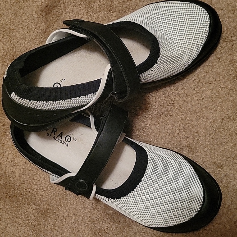 TRAQ Mary Jane style shoes